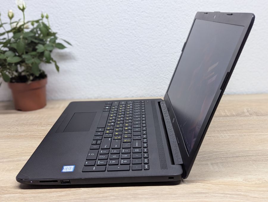 Уцінка! Ноутбук Б/В HP Laptop 15 6, Intel Core i3-7020U, DDR4 8 GB, SSD 128GB, 15.6" HD [ProductHub SKU HP788]