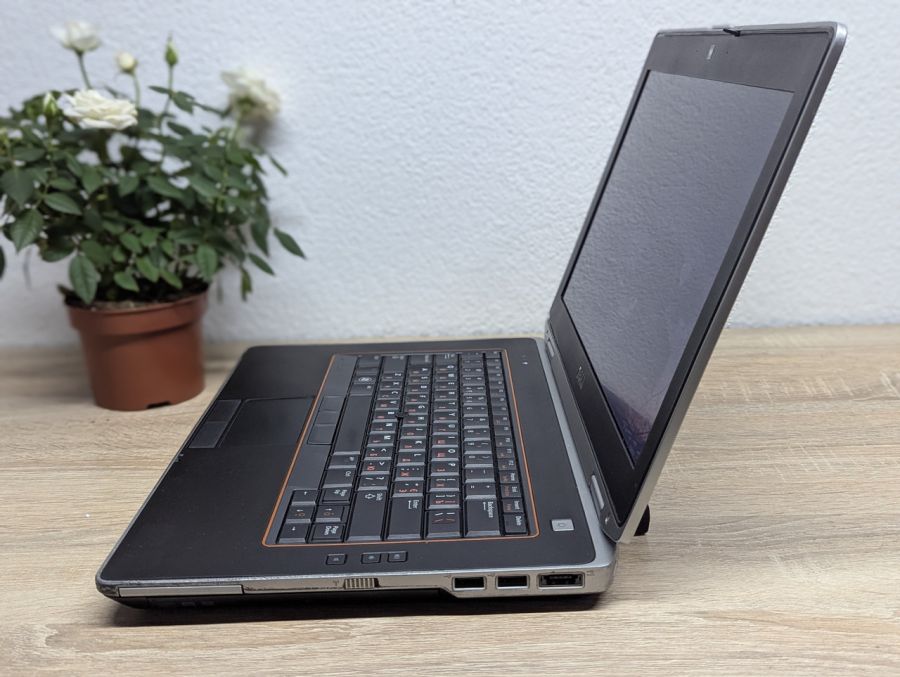 Уцінка! Ноутбук Б/В Dell Latitude E6420, Intel Core i5-2520M, DDR3, SSD 128GB, 15.6" HD [ProductHub SKU Dell516]