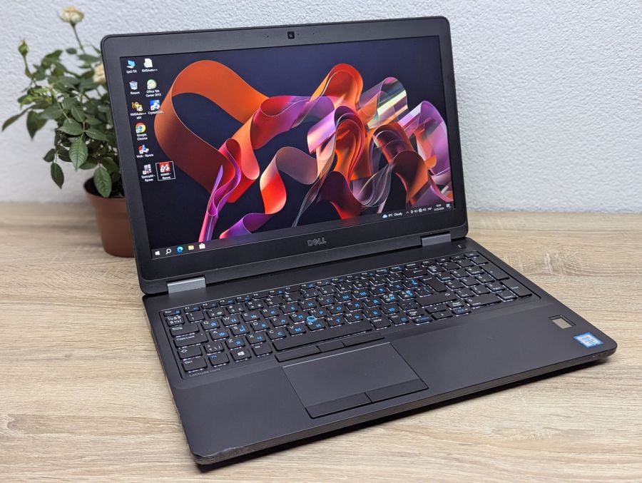 Уцінка! Ноутбук Б/В Dell Latitude E5570, Intel Core i5-6300U, DDR4 8 GB, SSD 128GB, 15.6" Full HD [ProductHub SKU Dell522]