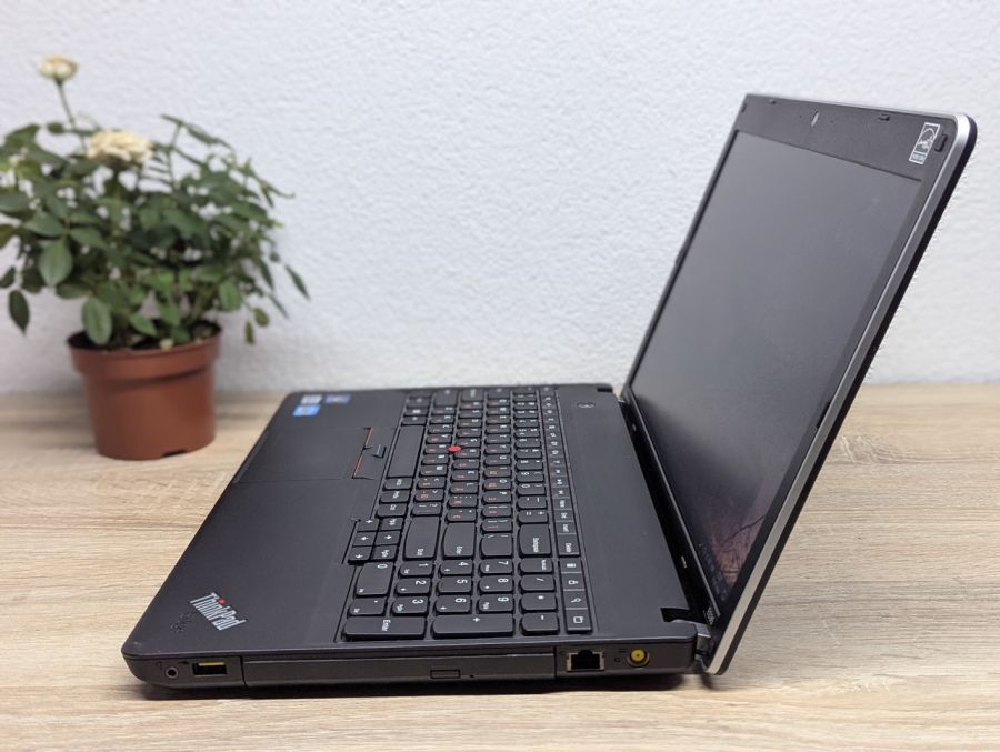 Ноутбук Б/В Lenovo Think Pad Edge E530, Intel Core i3-3120M, DDR3 8 GB, SSD 128GB, NVIDIA GeForce GT 610M 1Gb, 15.6" [ProductHub SKU L520]