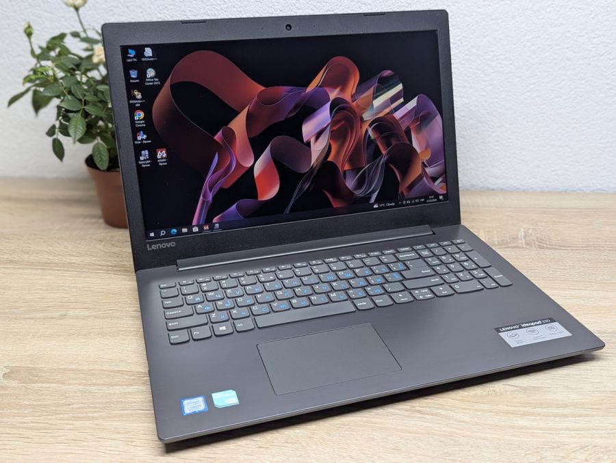 Уцінка! Ноутбук Б/В Lenovo 330-15IKB, Intel Core i5-8250U, DDR4 12 GB, SSD 256GB, NVIDIA GeForce MX150 2Gb, 15" Full HD [ProductHub SKU L521]
