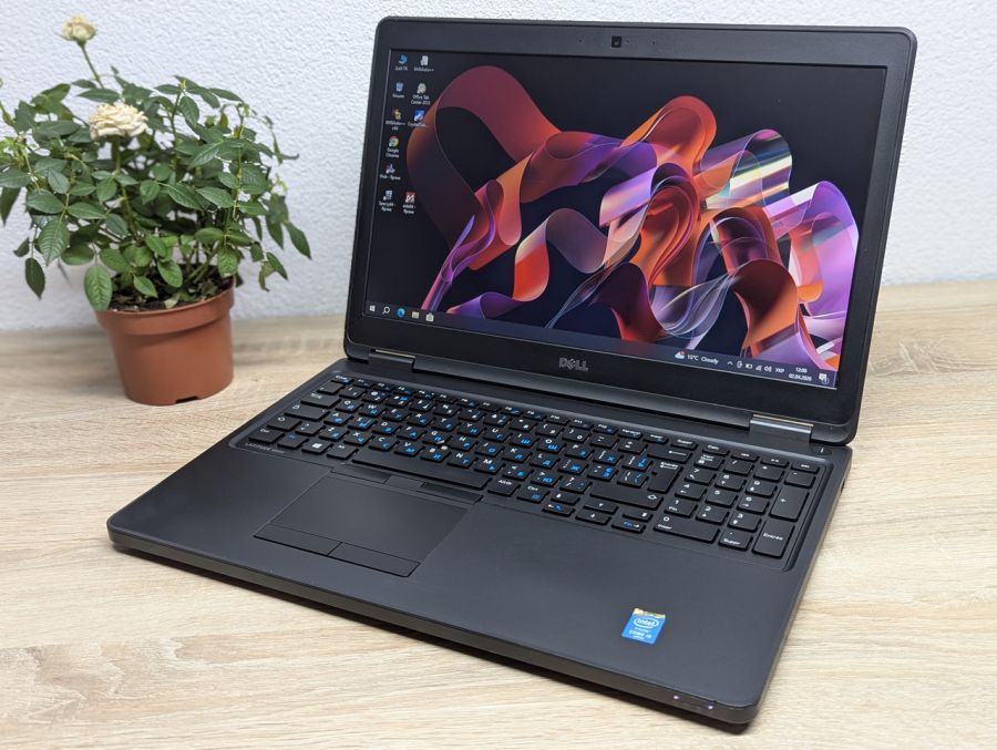 Уцінка! Ноутбук Б/В Dell Latitude E5550, Intel Core i5-5300U, DDR3 8 GB, SSD 128GB, 15.6" HD [ProductHub SKU Dell526]