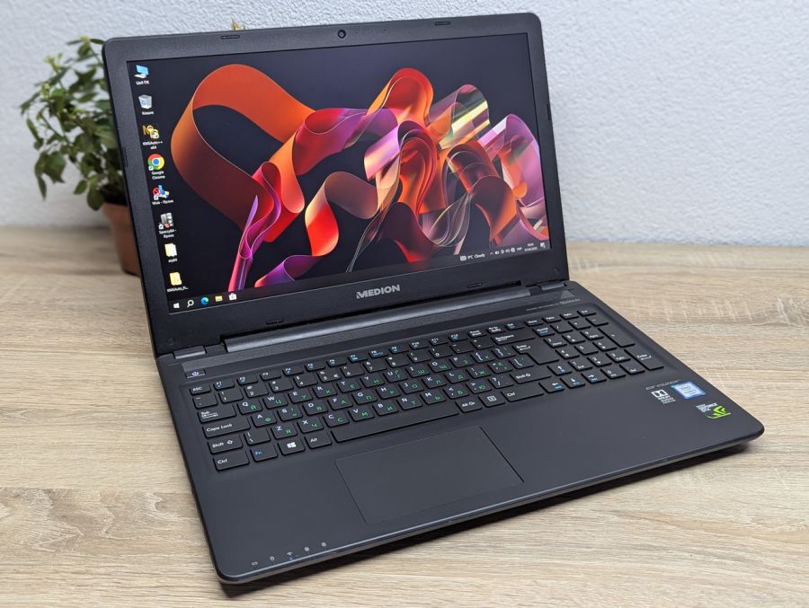 Ноутбук Б/В Medion Erazer P6661, Intel Core i7-6500U, DDR3 16 GB, SSD 128GB + HDD 1TB, NVIDIA GeForce GTX 950M 2Gb, 15.6" Full HD [ProductHub SKU M34]