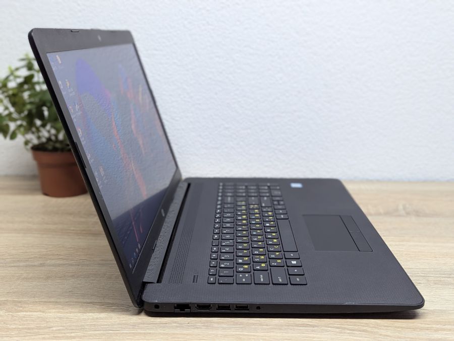 Ноутбук Б/В HP Laptop 17, Intel Core i3-8130U, DDR4 8 GB, SSD 256GB, 17.3" UHD [ProductHub SKU HP840]