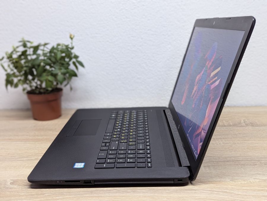 Ноутбук Б/В HP Laptop 17, Intel Core i3-8130U, DDR4 8 GB, SSD 256GB, 17.3" UHD [ProductHub SKU HP840]