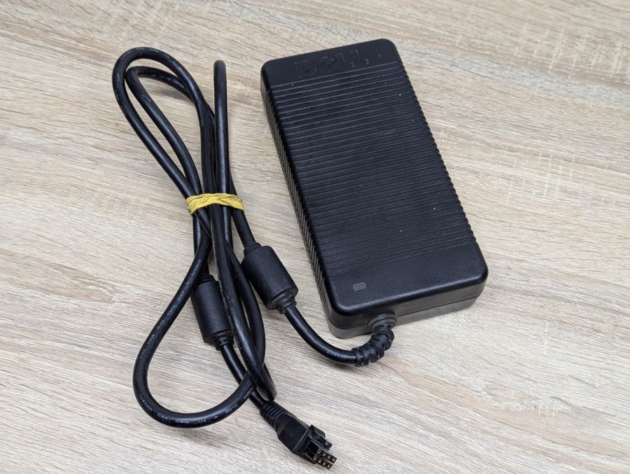 Б/В Блок живлення Dell D220P-01 220W серія DA-2 [ProductHub SKU D220P]