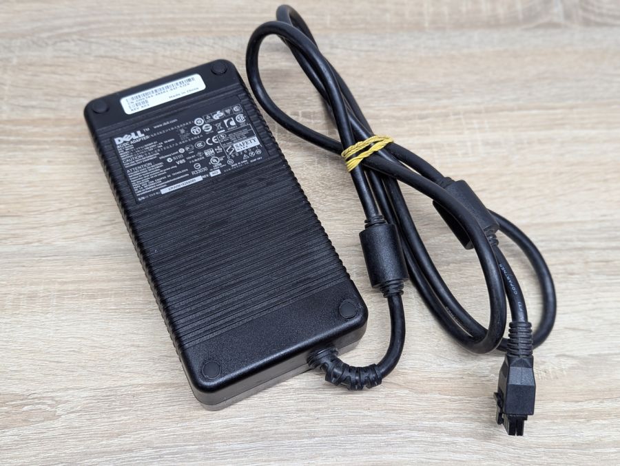 Б/В Блок живлення Dell D220P-01 220W серія DA-2 [ProductHub SKU D220P]