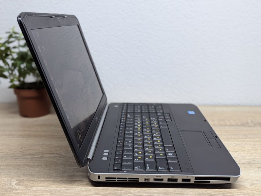 Ноутбук Б/В Dell Latitude E5520, Intel Core i7-2640M, DDR3 8 GB, SSD 128GB, 15.6" Full HD [ProductHub SKU Dell546]