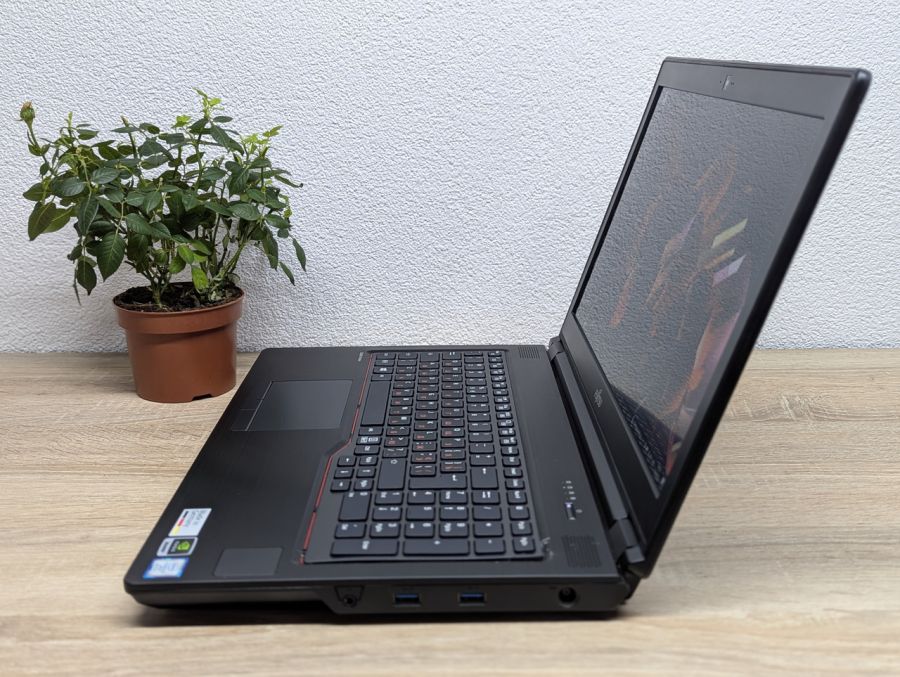 Ноутбук Б/В Fujitsu Celsius H780, Intel Core i7-8850H, DDR4 32 GB, SSD 256GB + SSD 256GB, NVIDIA Quadro P1000 4Gb, 15.6" Full HD [ProductHub SKU F249]