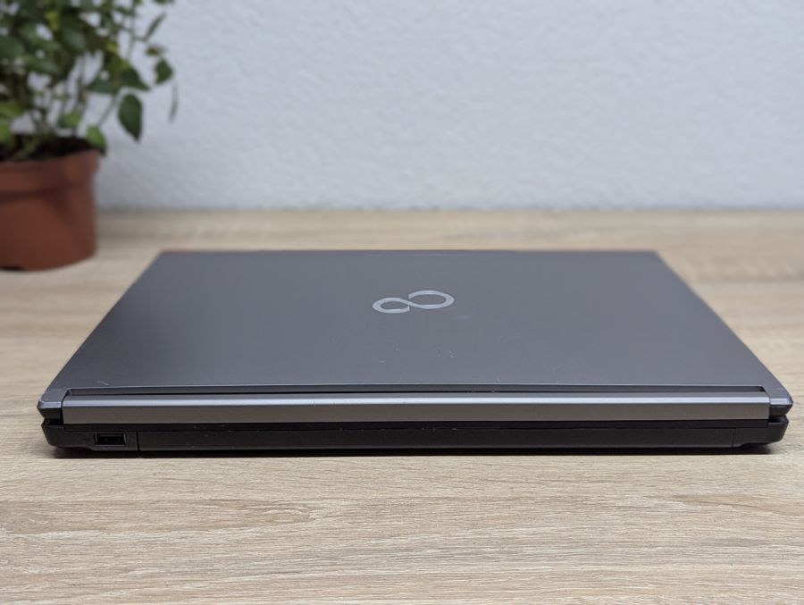 Ноутбук Б/В Fujitsu LifeBook E746, Intel Core i5-6200U, DDR4 8 GB, SSD 128GB, 14" Full HD [ProductHub SKU F250]