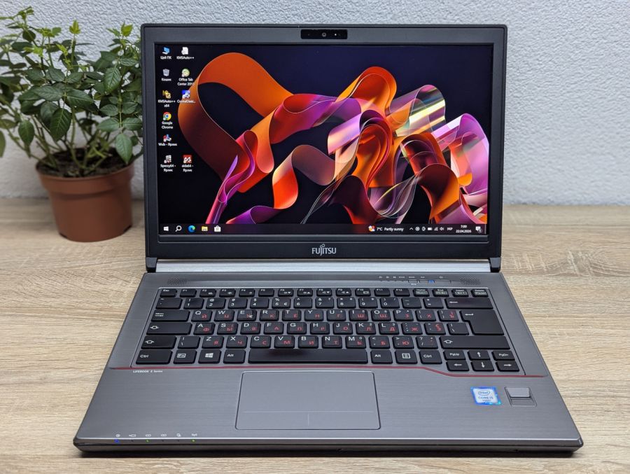 Ноутбук Б/В Fujitsu E746, Intel Core i5-6300U, DDR4 8 GB, SSD 128GB, 14" Full HD
