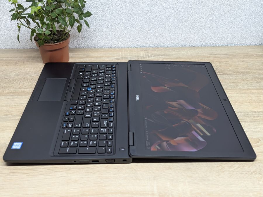 Ноутбук Б/В Dell Latitude 5580, Intel Core i5-6300U, DDR4 8 GB, SSD 256GB, 15.6" Full HD [ProductHub SKU Dell573]