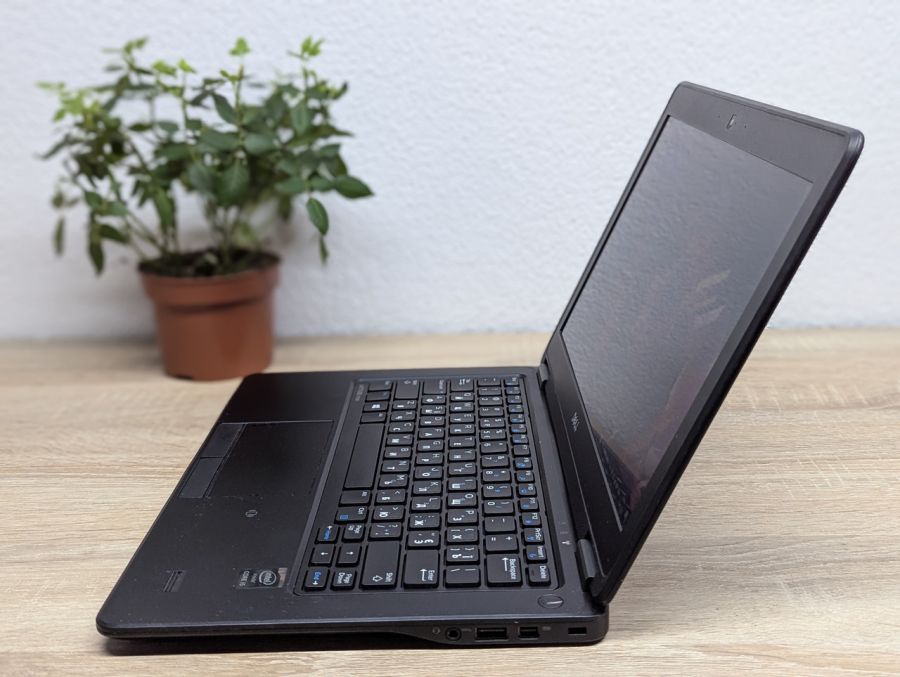 Ноутбук Б/В Dell Latitude E7250, Intel Core i5-5200U, DDR3 8 GB, SSD 128GB, 17.3" HD Сенсор [ProductHub SKU Dell574]