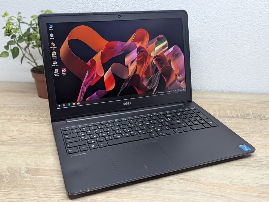 Ноутбук Б/В Dell Latitude 3550, Intel Core i5-5200U, DDR3 8 GB, SSD 128GB, 15.6" Full HD [ProductHub SKU Dell592]