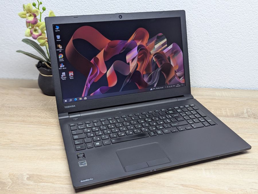 Ноутбук Б/В Toshiba Satellite Pro R50-B, Intel Core i5-4210, DDR3 8 GB, SSD 128GB, 15.6" HD