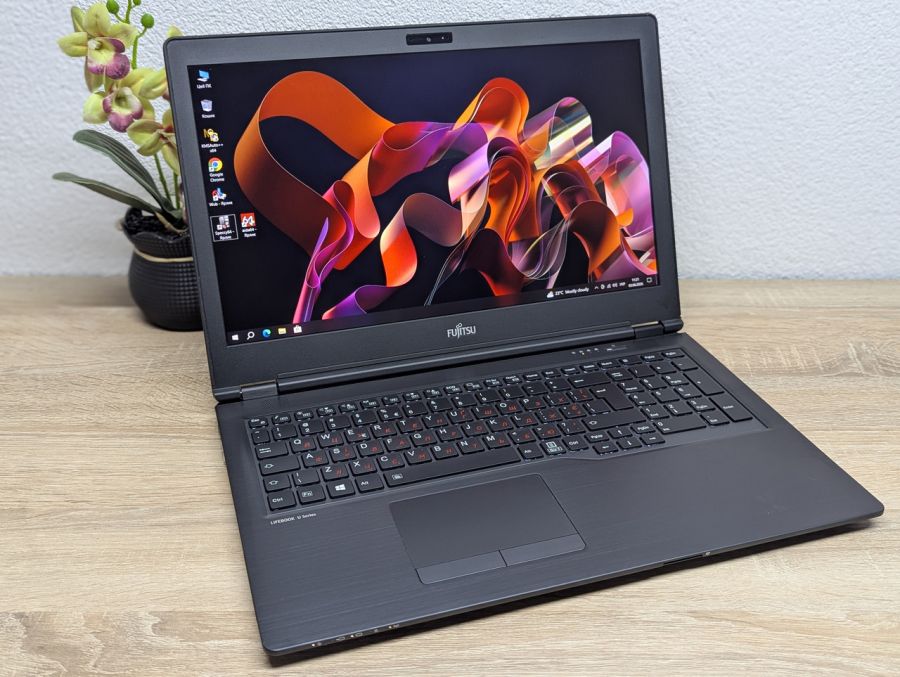 Ноутбук Б/В Fujitsu U758, Intel Core i5-7300U, DDR4 8 GB, SSD 128GB, 15.6" Full HD