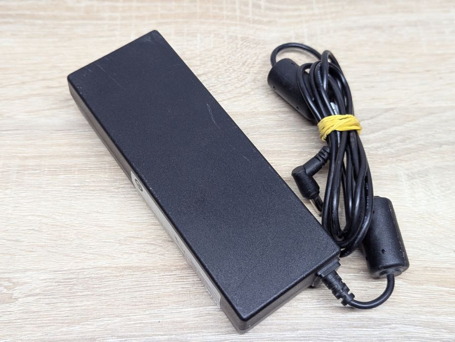 Б/В Блок живлення FSP Group INC FSP075-DMAB1 75 Вт 19 В 3.95 А 5.5x2.5мм [ProductHub SKU FSP075]