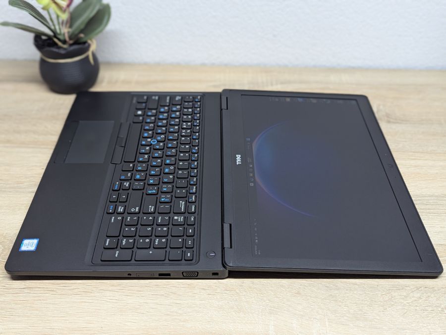 Ноутбук Б/В Dell Latitude 5580, Intel Core i5-6300U, DDR4 8 GB, SSD 256GB, 15.6" Full HD [ProductHub SKU Dell625]