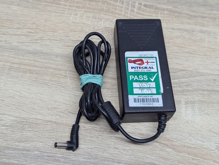 Б/В Блок живлення Stontronics DSA-60W-12,60 Вт,+12V 5A,5.5x2.1 мм