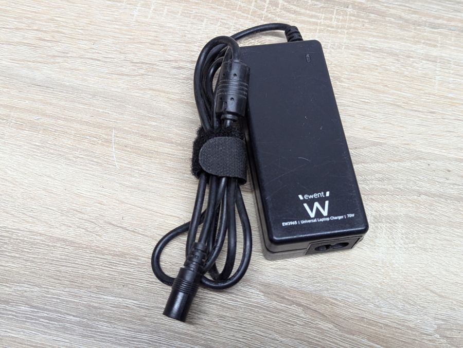 Б/В Універсальний блок живлення Ewent EW3965 R1,70 Вт,24 В, 2.5 А [ProductHub SKU EW3965]