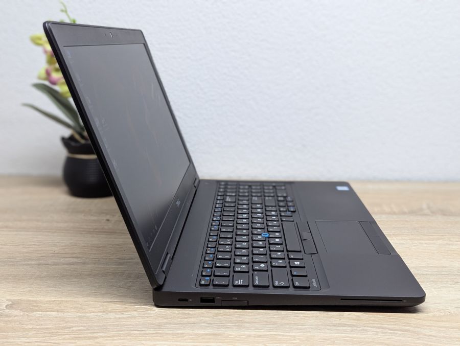 Ноутбук Б/В Dell Latitude 5580, Intel Core i5-6300U, DDR4 8 GB, SSD 256GB, 15.6" Full HD [ProductHub SKU Dell630]