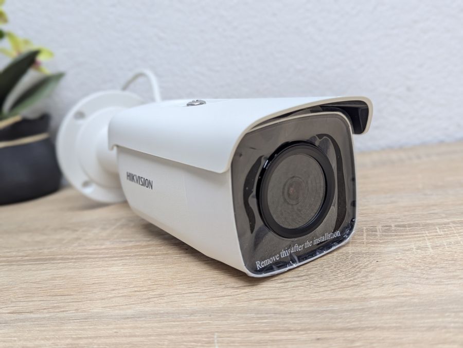 Б/В IP-камера Hikvision DS-2CD2T46G2-2I AcuSense з технологією DarkFighter [ProductHub SKU Hikvision]