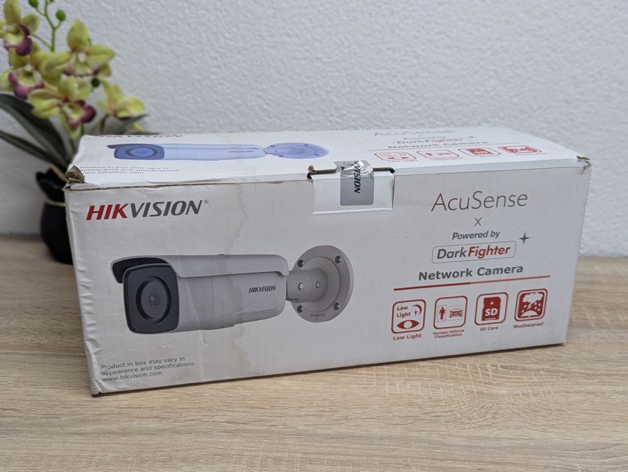 Б/В IP-камера Hikvision DS-2CD2T46G2-2I AcuSense з технологією DarkFighter [ProductHub SKU Hikvision]