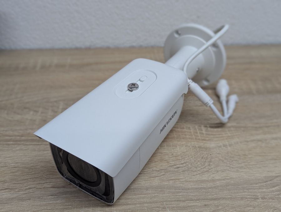 Б/В IP-камера Hikvision DS-2CD2T46G2-2I AcuSense з технологією DarkFighter [ProductHub SKU Hikvision]