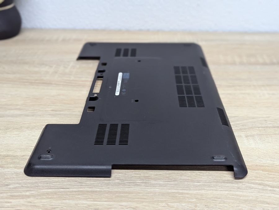 Б/В Нижня сервісна кришка для ноутбука Dell Latitude E5540 [ProductHub SKU 0RHRWG]