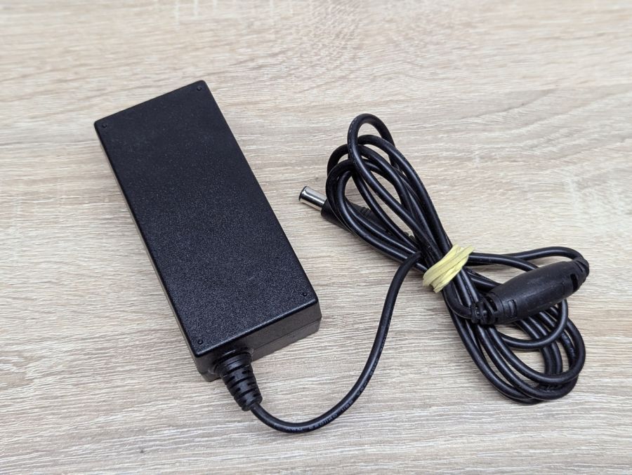 Б/В Блок живлення Samsung A2514_DPN,25W,14V,1.79A,6.5 x 4.4 мм [ProductHub SKU A2514_DPN]