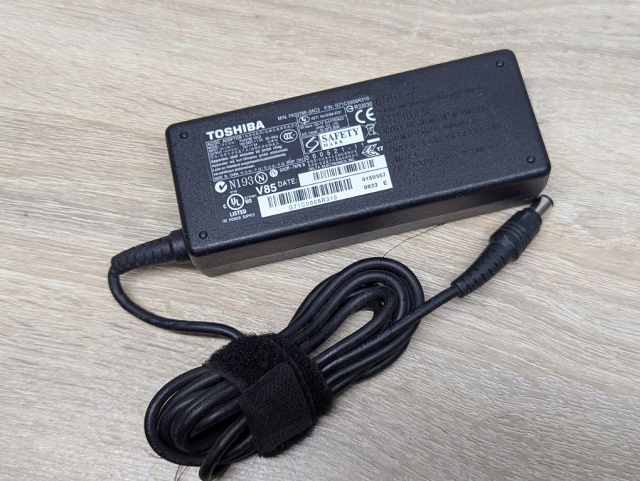 Б/В Блок живлення Toshiba PA3378E-3AC3,75W,15V,5A,6.3 x 3.0 мм