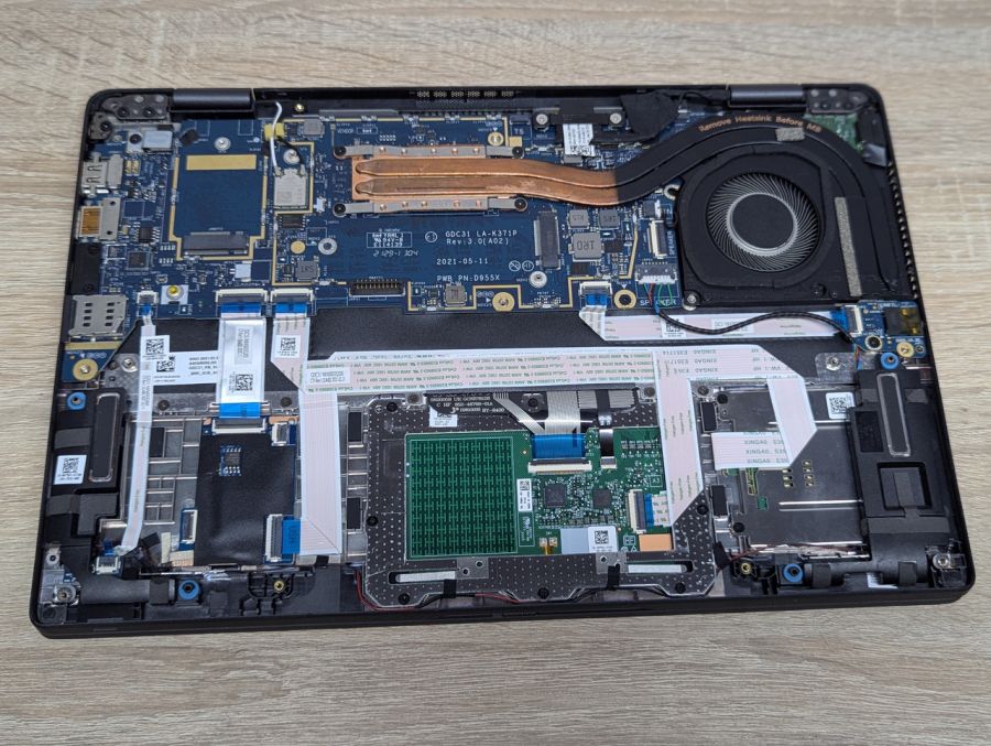 Б/В Ноутбук Dell Latitude 7320 під розбір або відновлення