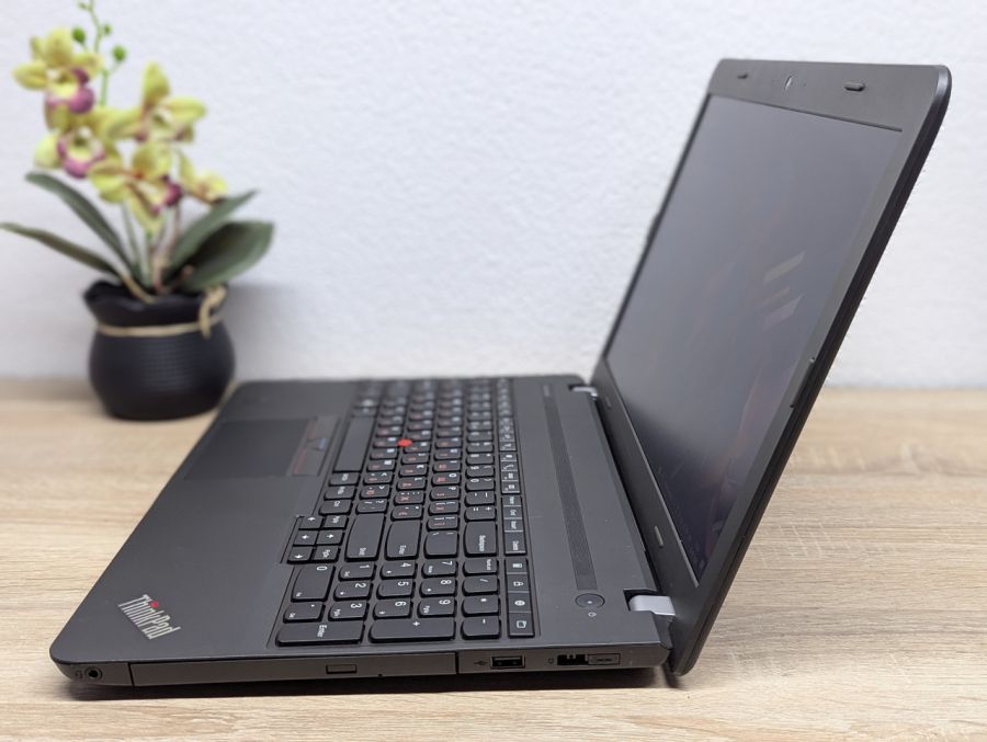 Ноутбук Б/В Lenovo E550, Intel Core i3-5005U, DDR3 8 GB, SSD 128GB, 15.6" HD [ProductHub SKU L100]