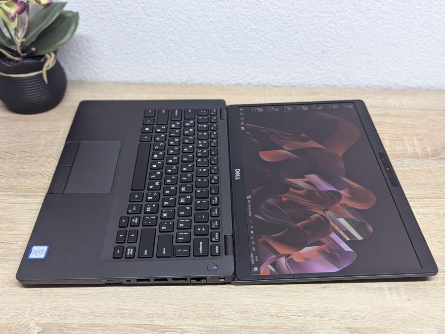 Ноутбук Б/В Dell Latitude 5400, Intel Core i5-8665U, DDR4 16 GB, SSD 256GB, 14" Full HD Сенсор