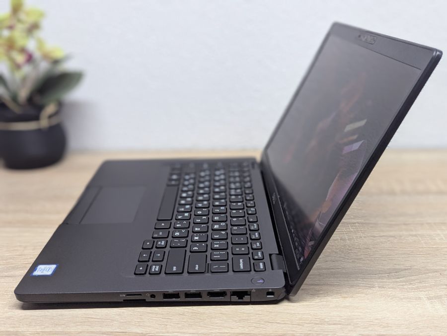 Ноутбук Б/В Dell Latitude 5400, Intel Core i5-8665U, DDR4 16 GB, SSD 256GB, 14" Full HD Сенсор