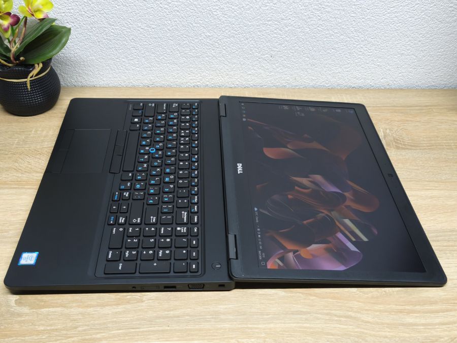 Ноутбук Б/В Dell Latitude 5580, Intel Core i5-6300U, DDR4 8 GB, SSD 256GB, 15.6" Full HD [ProductHub SKU Dell661]