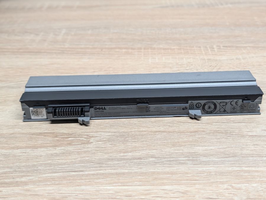 Б/В Оригінальна акумуляторна батарея Dell R3026 [ProductHub SKU R3026]
