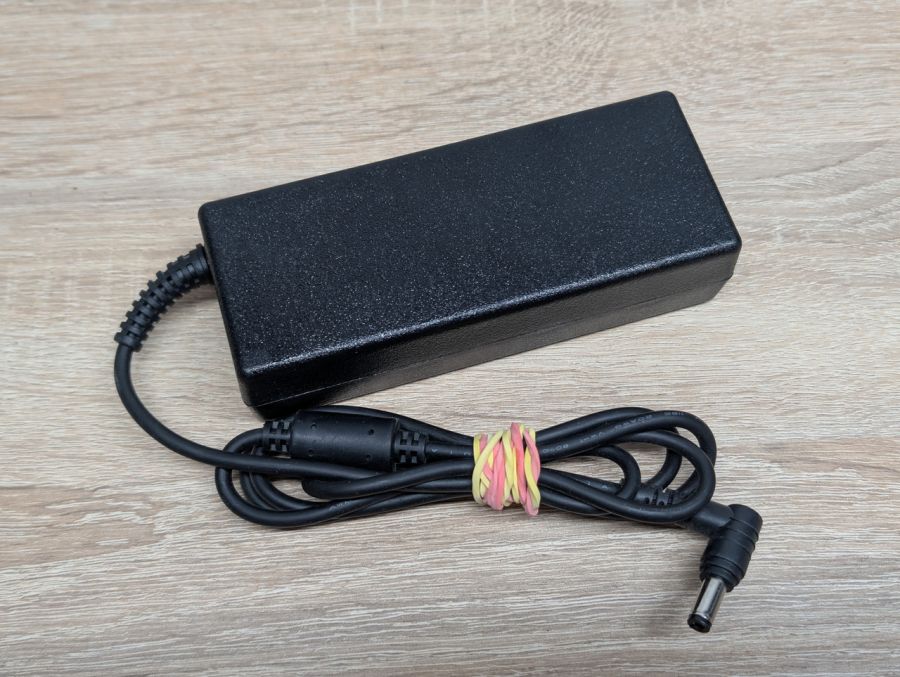 Б/В Блок живлення D155 90W 19V 4.74A 5.5x2.5мм [ProductHub SKU D155-19V]