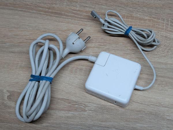 Б/В Оригінальний блок живлення Apple A1344 60W MagSafe 1 [ProductHub SKU A1344]