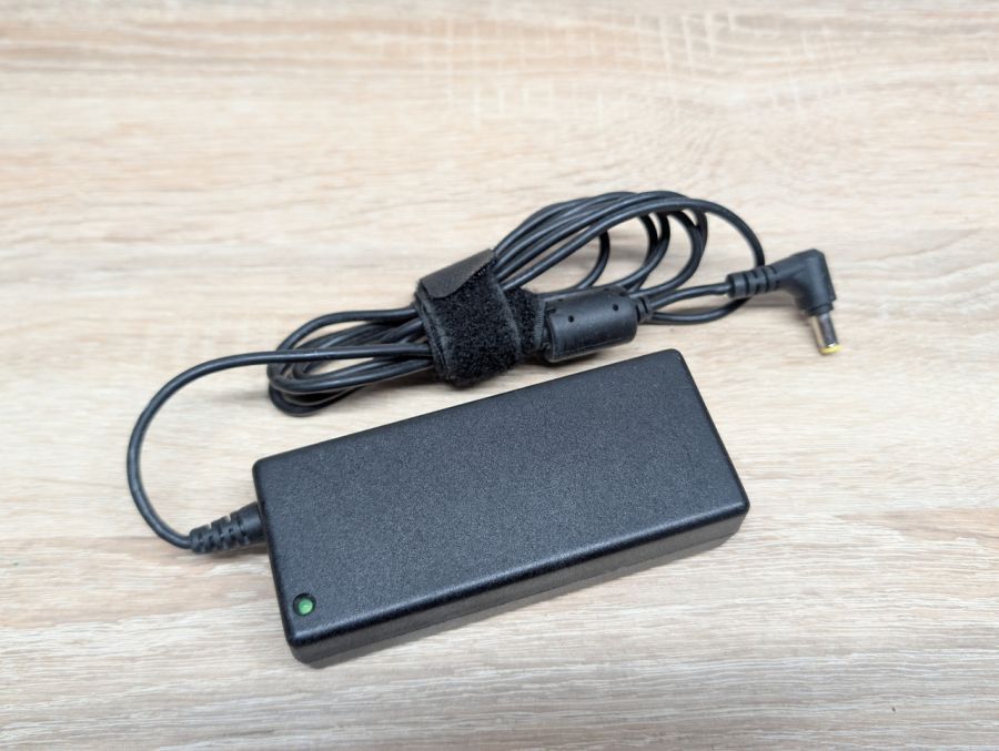 Б/В Блок живлення Delta Electronics 65W 19V 3.42A 5.5 x 1.7 мм