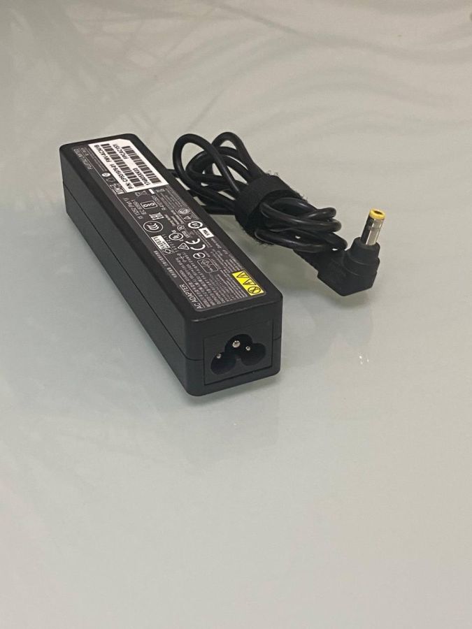Б/В Fujitsu 65w 5.5*2.5
