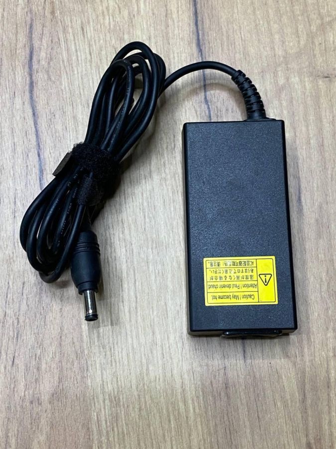 Б/В Toshiba 65w 5.5*2.5