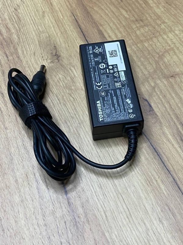Б/В Toshiba 65w 5.5*2.5