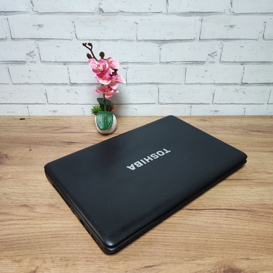 Ноутбук Б/В Toshiba Satellite C660-25U, Intel Core i5-2430M, DDR3 8 GB, SSD 256GB, NVIDIA GeForce 315M, 15.6"