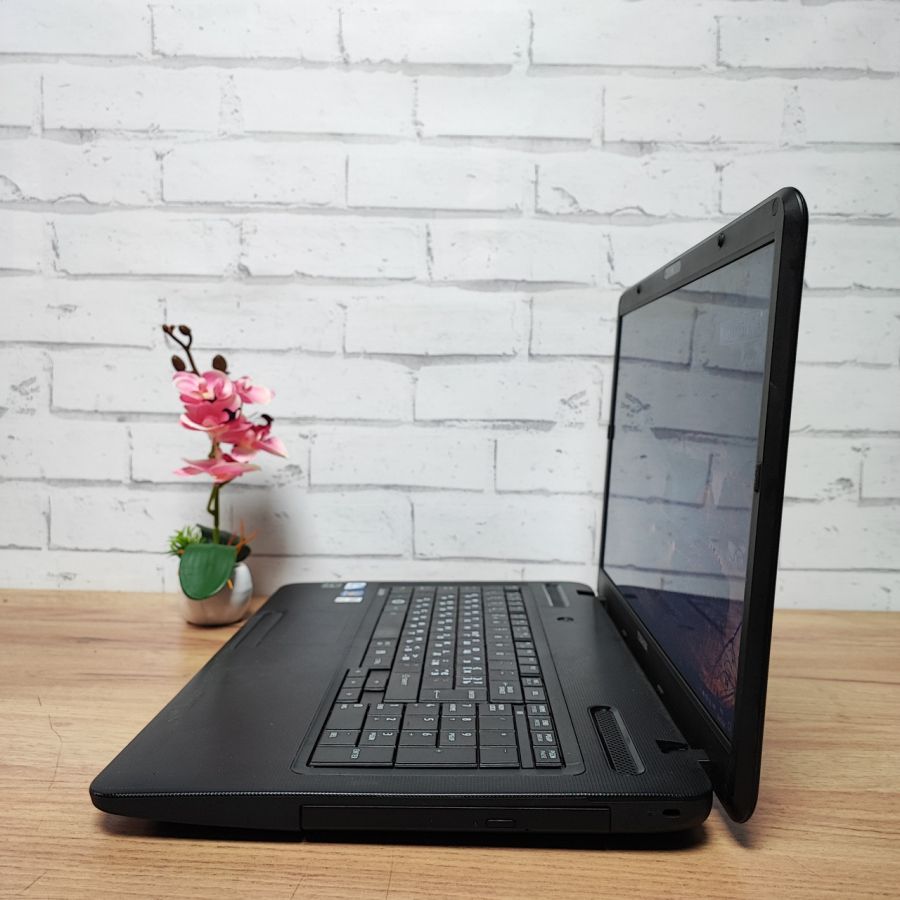Ноутбук Б/В Toshiba C670-11M, Intel Pentium P6200, DDR3 8 GB, SSD 128GB, 17.3" HD