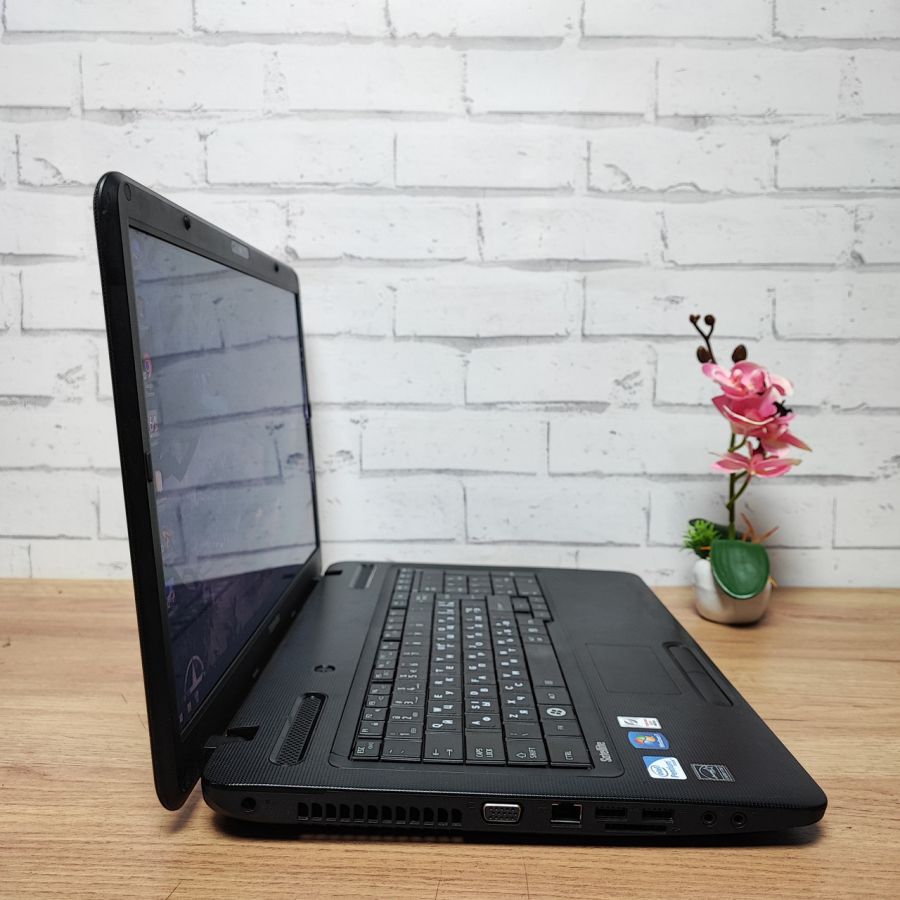 Ноутбук Б/В Toshiba C670-11M, Intel Pentium P6200, DDR3 8 GB, SSD 128GB, 17.3" HD