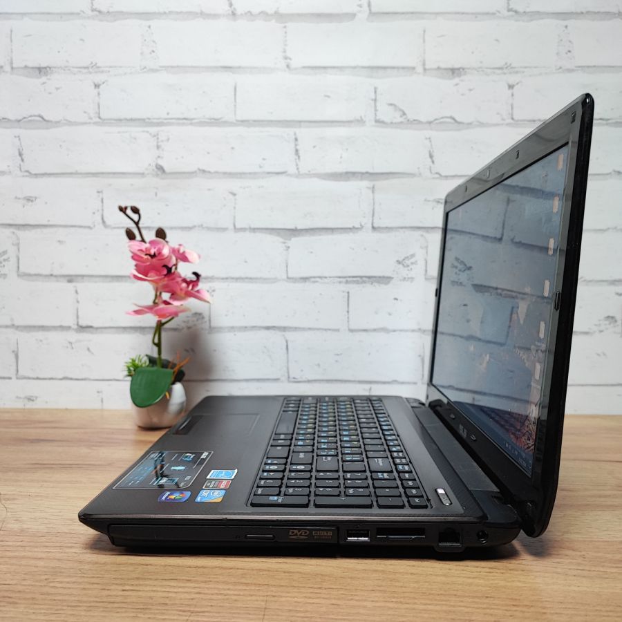 Ноутбук Б/В ASUS K52J, Intel Core i7-740QM, DDR3 8 GB, SSD 256GB, AMD Radeon HD 6300, 15.6" HD