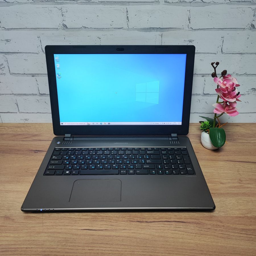 Ноутбук Б/В Medion Akoya E6239, Intel Celeron N2830, DDR3 8 GB, SSD 128GB, 15.6" Full HD