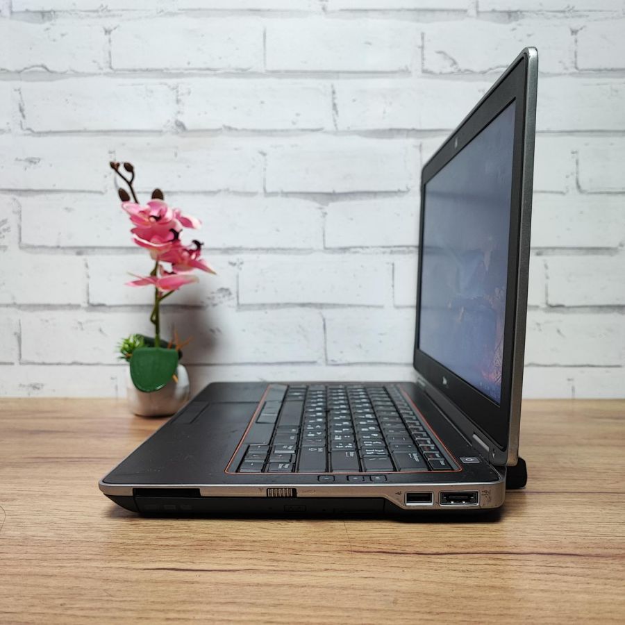 Ноутбук Б/В Dell Latitude E6320, Intel Core i3-2330M, DDR3 8 GB, SSD 128GB, 15.6" HD