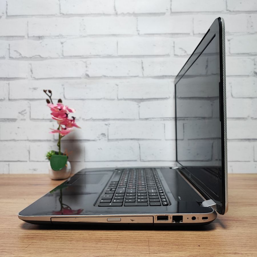 Ноутбук Б/В HP Pavilion 17, AMD A4-5000, DDR3 8 GB, SSD 256GB, AMD Radeon HD 8330, 17" HD